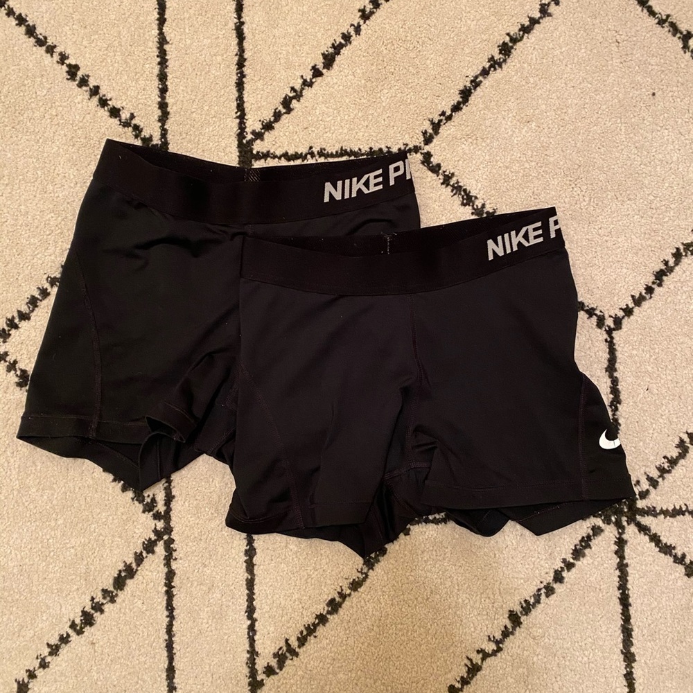 2x Nike pro spandex!